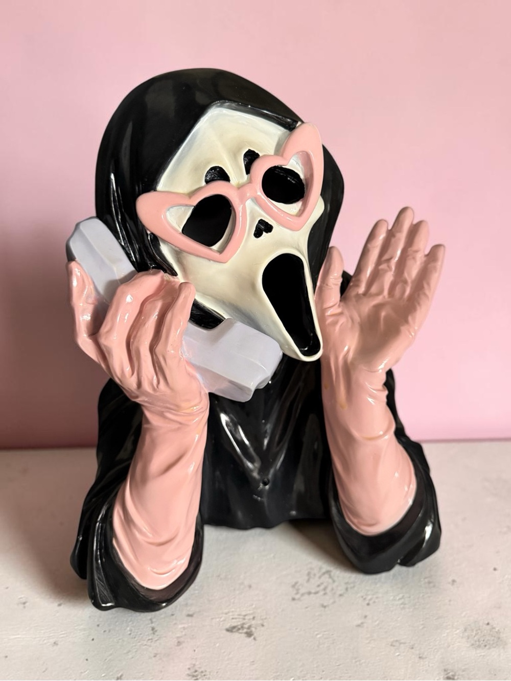 Stylish Pink & Black Decorative Scream Figure for Home Parties